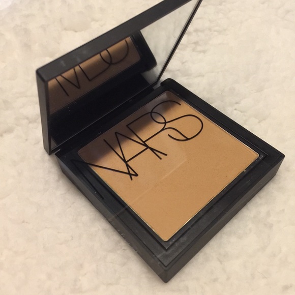 NARS ALL DAY LUMINOUS POWDER FOUNDATION ~ FIJI - Picture 2 of 6